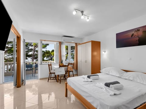 Pine Canopy Studio Apartment mit Meerblick A13 Apartment in Brela