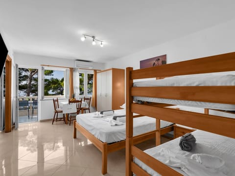 Pine Canopy Studio Apartment mit Meerblick A13 Apartment in Brela