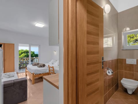 Pine Canopy Studio mit Balkon und Meerblick A1 Apartment in Brela