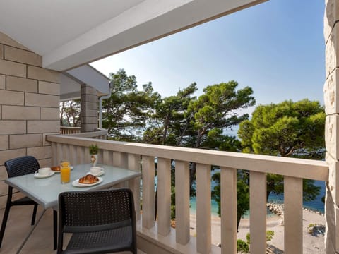 Pine Canopy Studio mit Balkon und Meerblick A1 Apartment in Brela