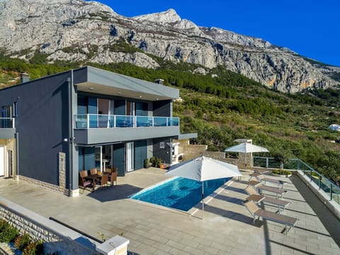 Villa Infinite mit Schwimmbad und Meerblick Vacation rental in Makarska