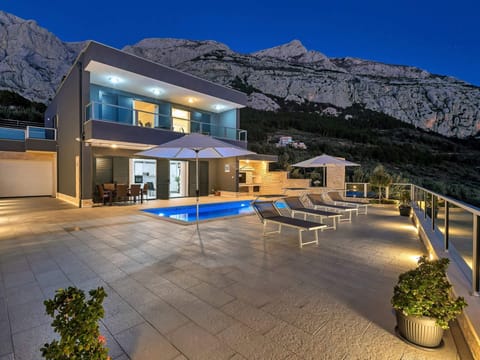 Villa Infinite mit Schwimmbad und Meerblick Vacation rental in Makarska