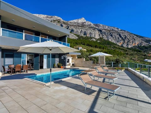 Villa Infinite mit Schwimmbad und Meerblick Vacation rental in Makarska