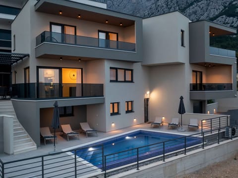 Villa Vip in Makarska mit beheiztem Pool und 4 Schafzimmern Vacation rental in Makarska