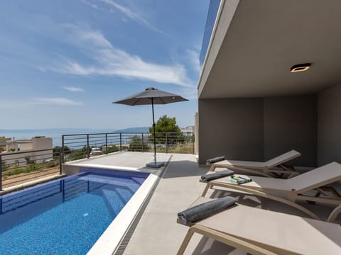 Villa Vip in Makarska mit beheiztem Pool und 4 Schafzimmern Vacation rental in Makarska