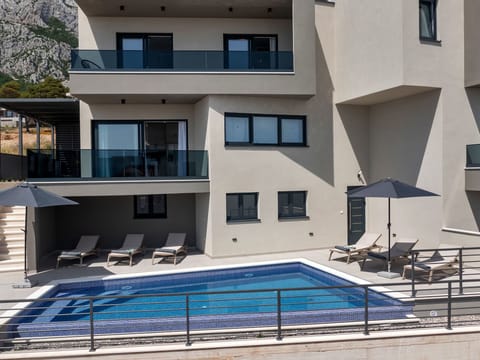 Villa Vip in Makarska mit beheiztem Pool und 4 Schafzimmern Vacation rental in Makarska