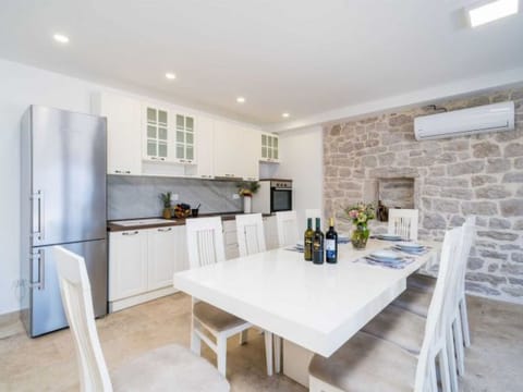 Beachfront Villa Olive Mill with pool Vacation rental in Putniković