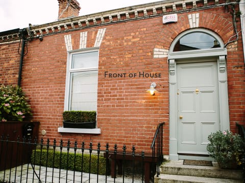 Gemütliches Haus für 10 Personen Stadt 15 Minuten zu Fuß Straßenbahn 5 Minuten Vacation rental in Dublin