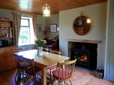 Cottage "James Tymon" mit Terrasse und Garten Vacation rental in County Sligo