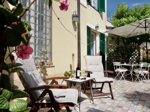 Villa in der Stadt-Privatparkplatz-Garten-6Gäste Apartment in Vallecrosia