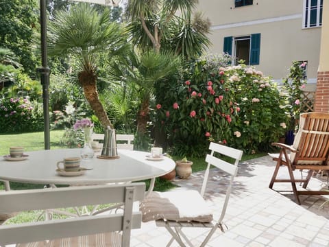 Villa in der Stadt-Privatparkplatz-Garten-6Gäste Apartment in Vallecrosia