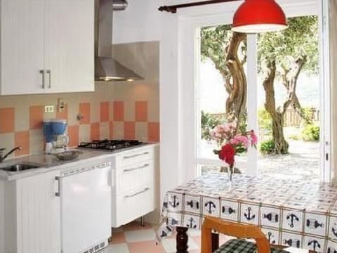 Einzimmerwohnung mit Panoramablick im Erdgeschoss Apartment in Finale Ligure