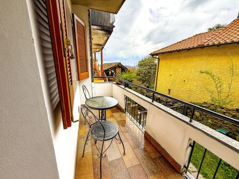 Neue moderne Seeüberdachung von Holiday World Apartment in Lombardy