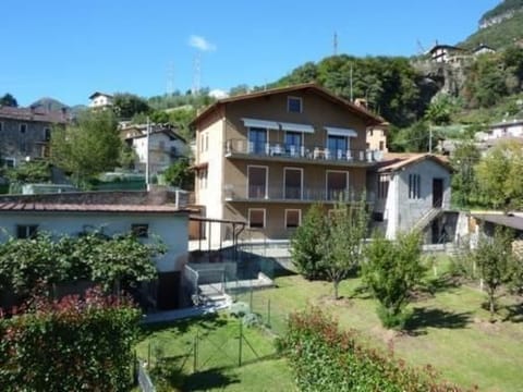Wohnung 'Eugenia' mit Wasserblick Apartment in Colico