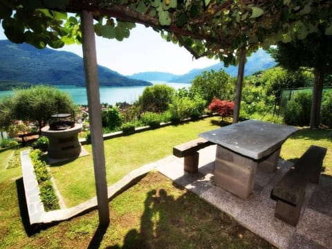 Casa Luna' Wohnung mit Wasserblick Apartment in Domaso