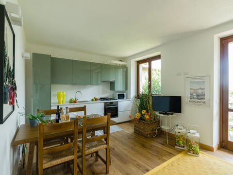 Wohnung 'Abstieg zum See' mit Wasserblick Apartment in Province of Brescia