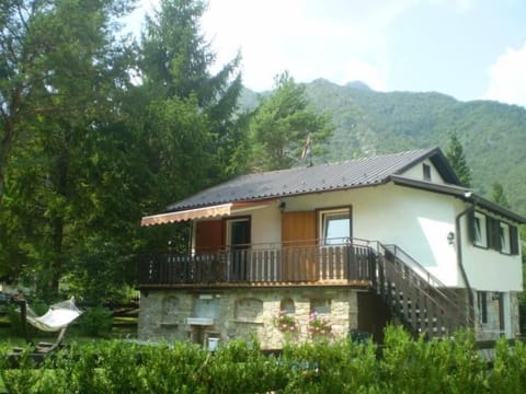 Freistehendes Haus mit eingezäuntem Privatgarten Vacation rental in Ledro