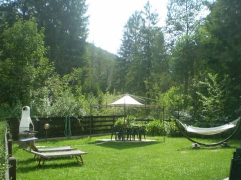 Freistehendes Haus mit eingezäuntem Privatgarten Vacation rental in Ledro