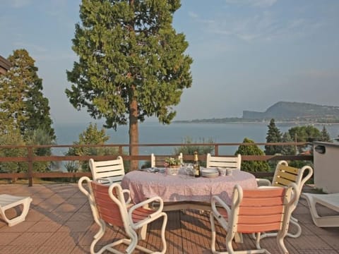 Appartement in Villaggio Sanghen mit Garten, Terrasse und gemeinsamem Pool Apartment in Manerba del Garda