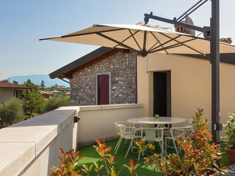Wohnung mit Jacuzzi und Terrasse Apartment in Lake Garda