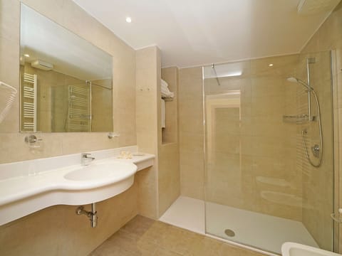 Residence Dany Drei-Zimmer-Wohnung 6 Betten Apartment in Gargnano