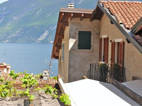 Große Wohnung in Limone Sul Garda mit Terrasse und Garten und Nah am Strand Apartment in Limone Sul Garda