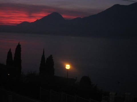 Gelbe Wohnung 65qm mit Garten und Seeblick Apartment in Brenzone sul Garda