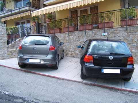 Gelbe Wohnung 65qm mit Garten und Seeblick Apartment in Brenzone sul Garda