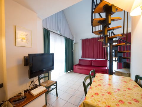 Drei-Zimmer-Dachgeschosswohnung 6 p.l. Villa Frejus Apartment in Bardonecchia