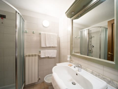 Drei-Zimmer-Dachgeschosswohnung 6 p.l. Villa Frejus Apartment in Bardonecchia