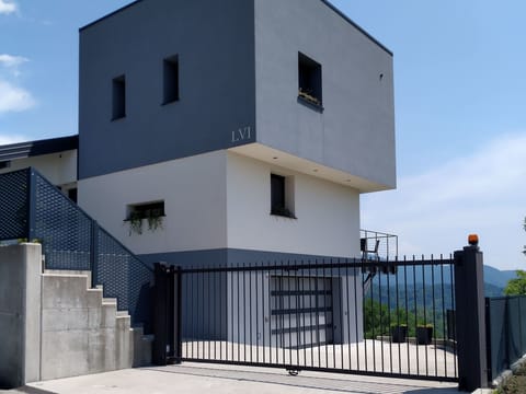 Wunderschönes Ferienhaus mit Pool und 360° Blick Vacation rental in Friuli-Venezia Giulia