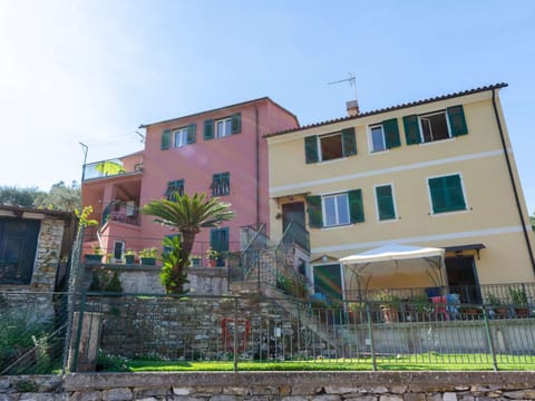 Wohnung im zweiten Stock mit Parkplatz und Garten Apartment in Rapallo