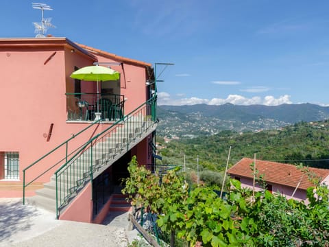 Wohnung im zweiten Stock mit Parkplatz und Garten Apartment in Rapallo
