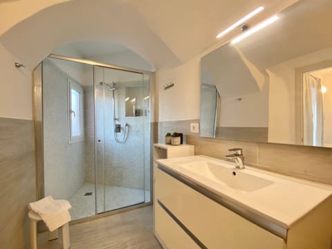 Casa Rosa Tre, 45 Quadratmeter Wohnung und Parkplatz Apartment in Rapallo