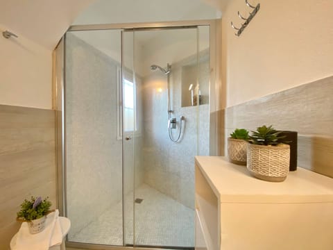 Casa Rosa Tre, 45 Quadratmeter Wohnung und Parkplatz Apartment in Rapallo