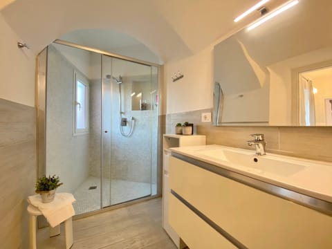 Casa Rosa Tre, 45 Quadratmeter Wohnung und Parkplatz Apartment in Rapallo