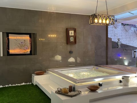 Vip Garten Whirlpool mit Meerblick im Herzen der Stadt Vacation rental in La Spezia