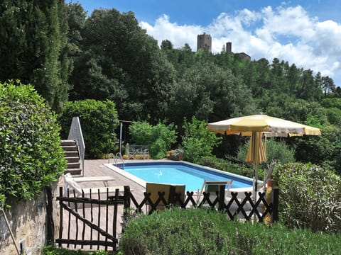 in Montecastelli Pisano mit beheiztem Whirlpool Vacation rental in Tuscany
