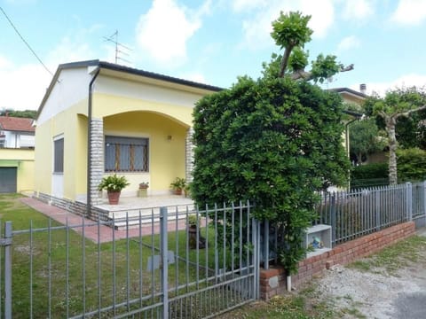 Ferienvilla mit Garten, Grill und Terrasse Vacation rental in Viareggio