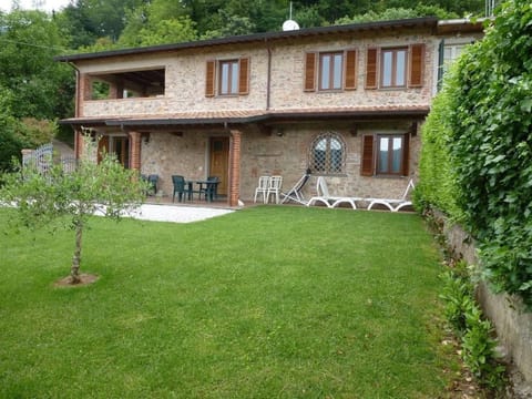Rustico mit schönem Garten. Vacation rental in Camaiore