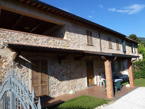 Rustico mit schönem Garten. Vacation rental in Camaiore