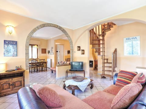 Große Wohnung in Mazzanta mit Schöner Terrasse Apartment in Tuscany