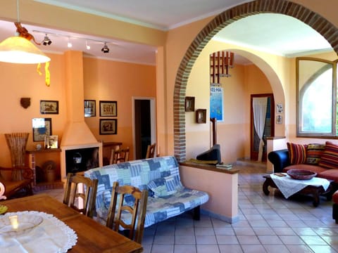 Große Wohnung in Mazzanta mit Schöner Terrasse Apartment in Tuscany