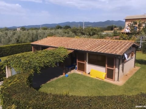 Pfirsichhaus mit Schwimmbad, Jacuzzi und privatem Garten Vacation rental in Tuscany
