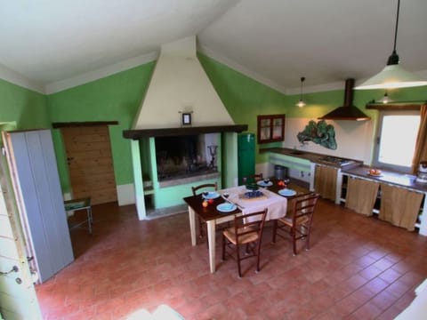 für vier Personen mit privatem möblierten Außenbereich Apartment in Umbria