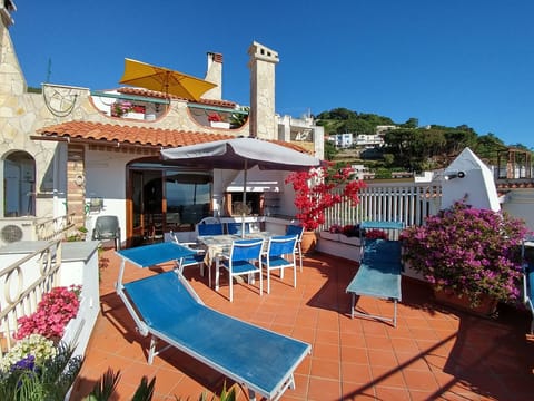 Wohnung mit großer Terrasse und Meerblick Apartment in Ischia