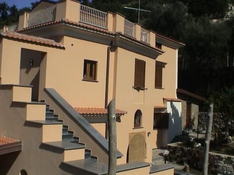 Wohnung 'Giglio' mit privatem Garten Apartment in Sant Agnello