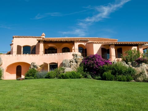 Villa Isabel, Meer- und Strandblick, Schwimmbad und Jacuzzi Vacation rental in Sardinia