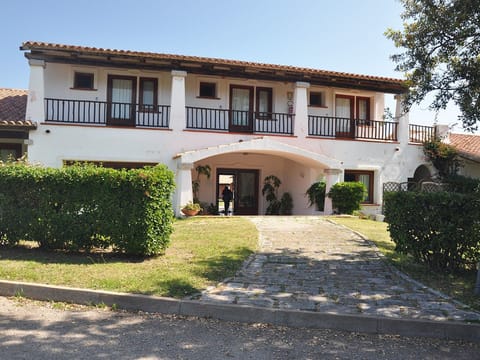 Apt. Eldi 2BS, mit gemeinsamem Schwimmbad Apartment in San Teodoro