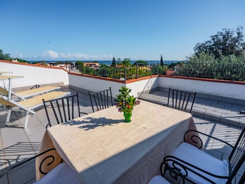 Haus in Costa Rei mit Terrasse, Garten und Grill Vacation rental in Costa Rei